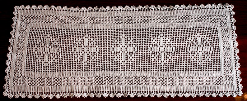 Lacey Snowflakes Table Runner PDF pattern image 5