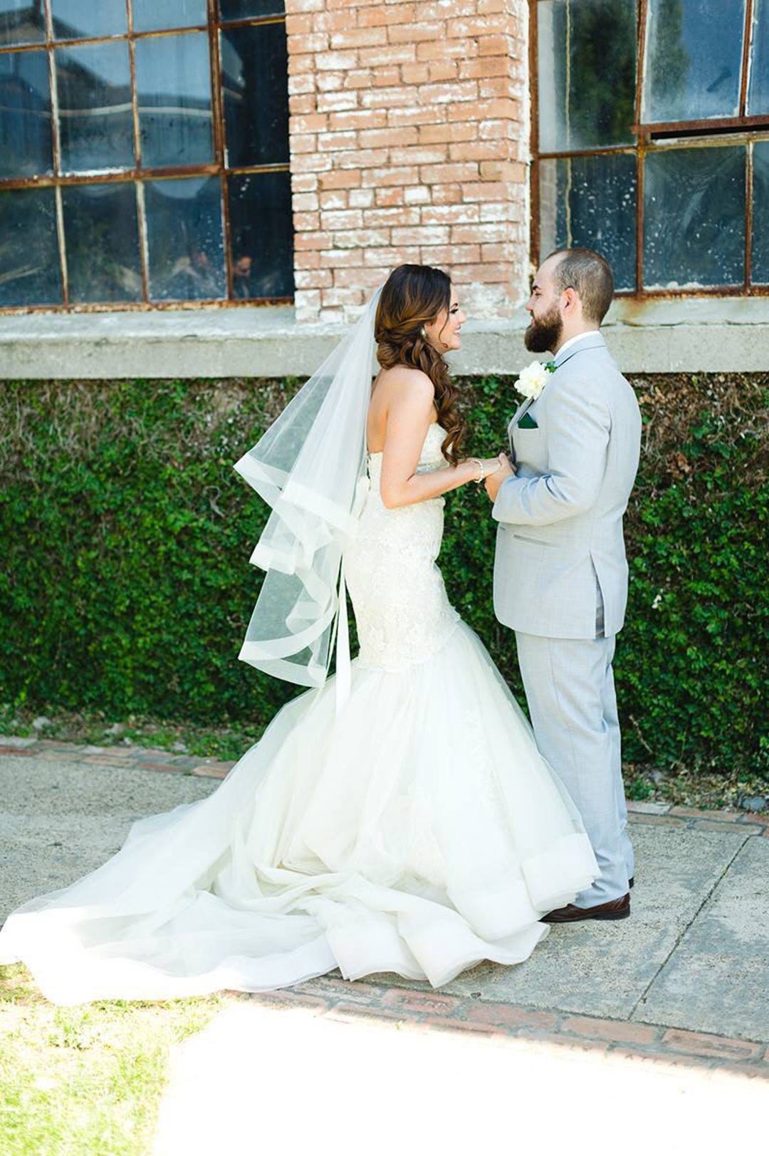 Fingertip Bridal Veil: Two Tier Ivory Veil With Horsehair  display picture 2