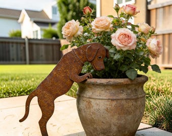 Speels roestkleurig metalen hondentuindecor, grillige puppyhekkunst, tuinornament voor buiten, vintage tuinpaaldecoratie