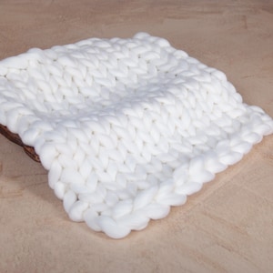 Chunky Knit blanket, Bump Blanket, Approx. 18 inches, White, Newborn Photography Prop