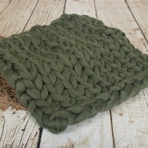 18&quot; Chunky Knit blanket, Army Green, Soft Merino Wool, Newborn Photography Prop