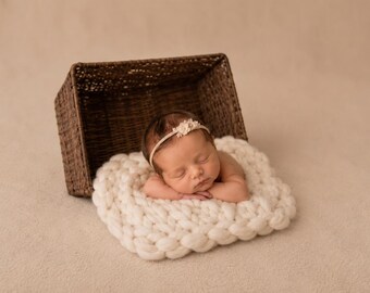 18" Chunky Knit blanket, Cream, Newborn Photography Prop.