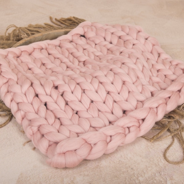 Chunky Knit blanket, Soft Merino wool, approx. 18 inches, Bump Blanket, Petal Pink, Newborn Photography Prop