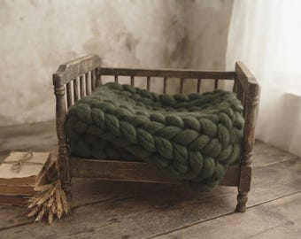 18" Chunky Knit blanket, Army Green, Soft Merino Wool, Newborn Photography Prop