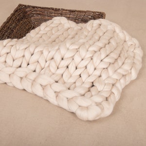 Chunky Knit blanket, Merino Wool, Beige, Bump Blanket, 18”, Sand, Newborn Photography Prop