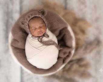 Newborn Photography Prop Set: Wool Fluff Blanket & Knit Bonnet - Taupe