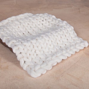 Chunky Knit blanket, Approx. 18 Inches, Bump Blanket, Off-White, Newborn Photography Prop