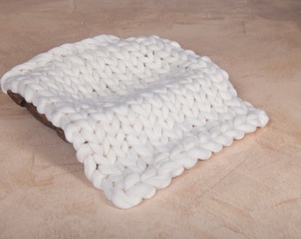 Chunky Knit blanket, Approx. 18 Inches, Bump Blanket, Off-White, Newborn Photography Prop