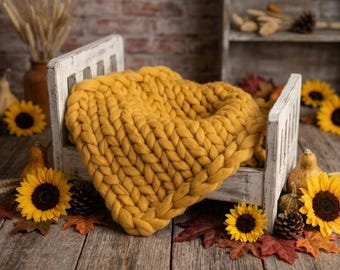 Chunky Knit Merino Wool Blanket: Honey Gold Newborn Prop (18" Square)