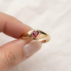Gouden robijnring, hartvormig sieraad, unisex solitaire ring met middensteen, 10K of 14K massief goud