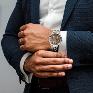 Tiger Zifferblatt Uhr Big Cat Quarz Armbanduhr Wildtiere Liebhaber Geschenk Hohl Zifferblatt Lederband Uhr Tiger Enthusiast Zubehör Bild 6