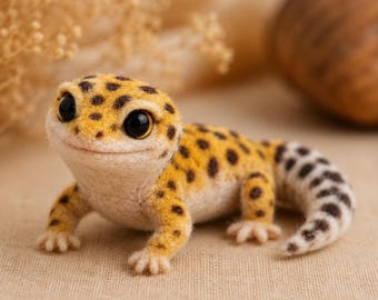 Needle Felted Leopard Gecko, Cute Handmade Lizard Figurine, Reptile Lover Gift, Gecko Desk Decor, Holiday Wool Animal