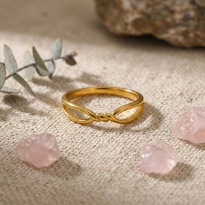 Minimalist Gold Twist Ring For Women Dainty Stainless Steel Water Resistant Chic Jewelry Gift