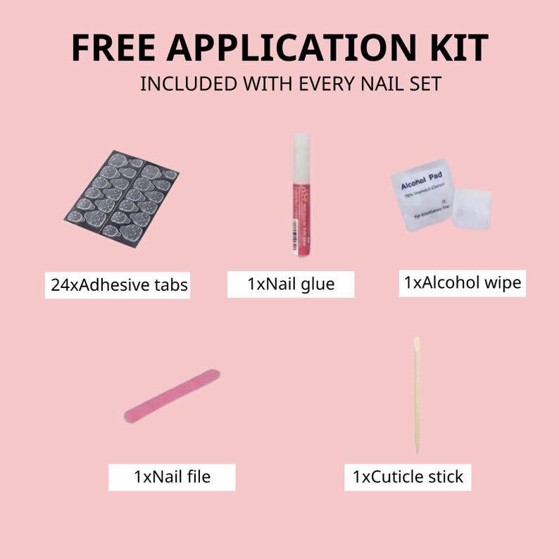 K&ouml;nnte beinhalten: Ein Nagel-Applikationsset bestehend aus 24 Klebelaschen, einer Tube Nagelkleber, einem Alkoholtupfer, einer rosa Nagelfeile und einem h&ouml;lzernen Nagelhautst&auml;bchen. Der Text lautet FREE APPLICATION KIT INCLUDED WITH EVERY NAIL SET.