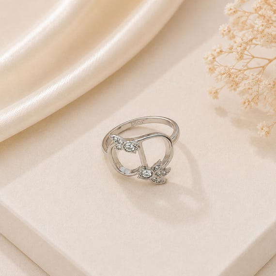 Authentic Vintage CD Silver Crystal Ring Leaf Design Statement Ring Retro Jewelry