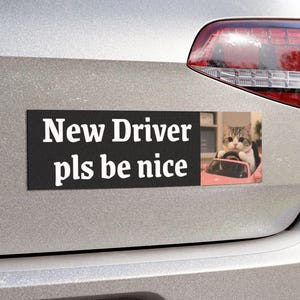 Nieuwe bestuurder Pls Be Nice Cat automagneet, grappige bumpermagneet bestuurder, schattige kat meme autoaccessoire, cadeau nieuwe bestuurder, zwarte magnetische autosticker