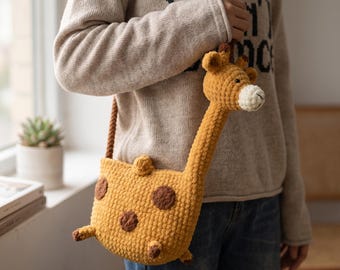 Hand-Crocheted Giraffe Crossbody Bag: Whimsical Amigurumi Plush Safari Accessory