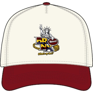 Puede incluir: Gorra de béisbol con corona blanca y visera granate. La gorra presenta un gráfico de la Estatua de la Libertad con el texto "THE BRONX", "Yererr!" y "What's up bro?"