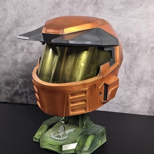 Halo Combat Evolved Master Chief Mk. V cosplay helmet, display, prop