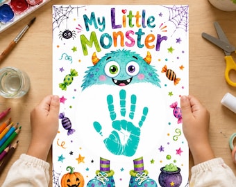Puede incluir: Una hoja de manualidades blanca titulada My Little Monster con una huella de mano color verde azulado en el centro, rodeada de ilustraciones en acuarela de una calabaza, un caldero, dulces, estrellas y telarañas.