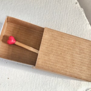 Combinação perfeita – combinação de coração feita à mão em caixa de fósforos, cartão de comemoração, presente de casamento, dia dos namorados