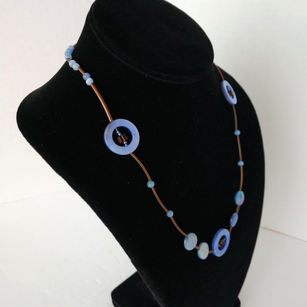 Collier bleu pervenche et marron, collier bleu lavande avec coquillages et perles d'agate, collier de perles de 19 pouces avec tubes enduits de cuivre