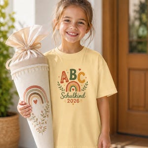 ABC Schulkind 2026 T-Shirt | Boho Einschulung Shirt Mädchen & Jungen | Erster Schultag | Einschulung 2026 Geschenk | Regenbogen T-Shirt