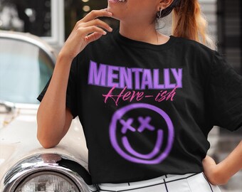 Camiseta "Mentalmente aquí, más o menos", humor sobre TDAH, camiseta de concienciación sobre la salud mental