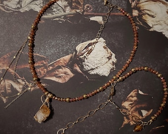 Set ruwe citrien ketting en armband. Met draad omwikkelde edelsteenhanger.