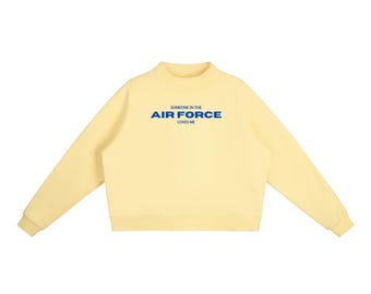 Jemand bei der Luftwaffe liebt mich | Unverzichtbares Fleece-Sweatshirt mit Stehkragen und Rundhalsausschnitt