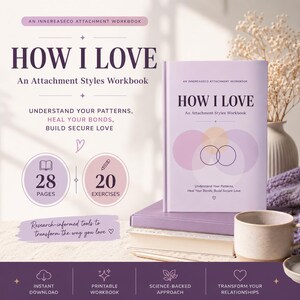 Może przedstawiać: Jasnofioletowy zeszyt ćwiczeń zatytułowany How I Love An Attachment Styles Workbook. Okładka zawiera diagram Venna, tekst Understand Your Patterns, Heal Your Bonds, Build Secure Love oraz małą ikonę serca. Zeszyt ma 28 stron i zawiera 20 ćwiczeń.