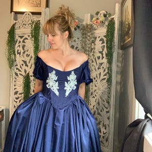 18th Century Gown size 14