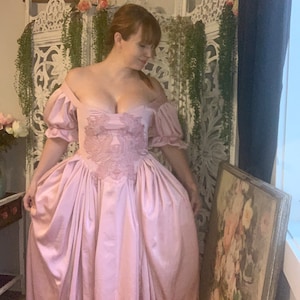 18th Century Gown Size 8