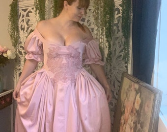 18th Century Gown Size 6