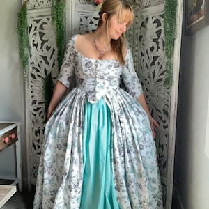 18th Century Gown size 16