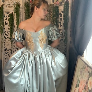 18th Century Gown Size 8