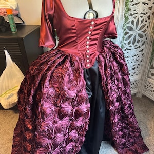 18th Century Gown size 14