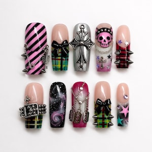 Pink Plaid Skull Press On Nails ｜ Striped Bow Chain Details ｜ Pastel Punk Square Tips ｜ Emo Y2K Fake Nails ｜ Reusable Party Gift Set