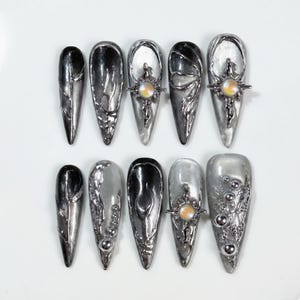 Liquid Chrome Pearl Press On Nails｜Black Silver Mirror Nails｜Futuristic Metallic Nail Art｜Long Stiletto Fake Nails｜Luxury Statement Set