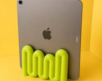 3D Printed Wavy Tablet Stand | Space-Saving Desk Organizer (iPad Holder)
