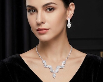 Conjunto de collar y pendientes llamativos con diseño de espiral de perlas de cristal chapadas en oro