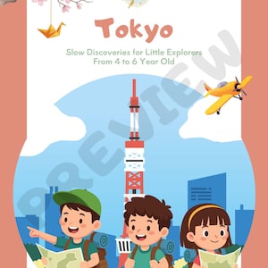 Peut inclure: Une affiche sur le thème du voyage à Tokyo, avec des enfants de dessins animés explorant. L'affiche comprend un avion, une grue en papier et le texte "Slow Discoveries for Little Explorers From 4 to 6 Year Old".