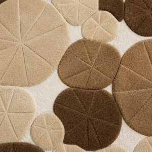 Modern Abstract Wavy Area Rug - Neutral Beige & Tan Curvy Line CarpetContemporary