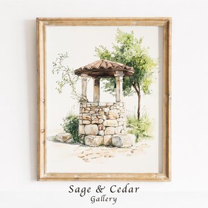 Könnte beinhalten: Ein gerahmtes Aquarellbild, das einen Steinbrunnen mit einem Dach aus Terrakotta-Ziegeln zeigt, der von vier Säulen gestützt wird. Das Bauwerk ist von grünem Blattwerk und einem kleinen Baum umgeben. Der Text Sage & Cedar Gallery steht unten.