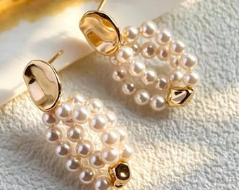 Orecchini pendenti a cerchio con perle bianche placcate in oro 14 carati, orecchini delicati fatti a mano per l'uso quotidiano, matrimoni, regalo per damigelle d'onore