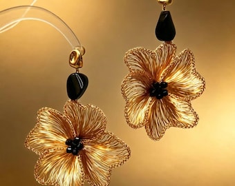 Orecchini pendenti a forma di fiore in oro intrecciato a mano con agata nera, placcati in oro 14 carati, perfetti per tutti i giorni e come regalo di nozze.