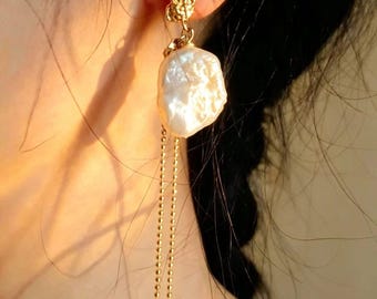 Orecchini pendenti lunghi con nappe e perle barocche, placcati in oro 14 carati, ideali per l'uso quotidiano e come regalo di nozze.