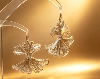 Orecchini pendenti a forma di foglia di ginkgo, realizzati a mano all'uncinetto con filo metallico, in argento 925, con gancio, perfetti per tutti i giorni e come regalo di nozze.