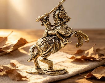 Handgefertigte Messing Ritter auf Pferd Figur, Mittelalterliche Krieger Statue, Vintage Kavallerie Dekor, rustikale Schreibtischverzierung, Handwerker Messing Sammler Geschenk
