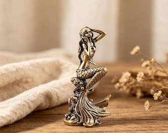 Handgemachte Messing Meerjungfrau Figur - Miniatur Ozean Skulptur, Vintage Messing Schreibtisch Ornament, Wabi Sabi Wohnkultur, Sammler Meerjungfrau Geschenk
